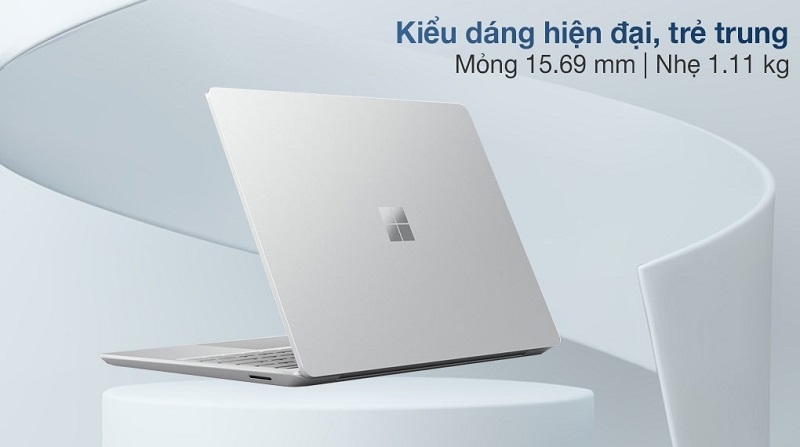 Màn hình nhỏ gọn với kích thước 12.4 inch